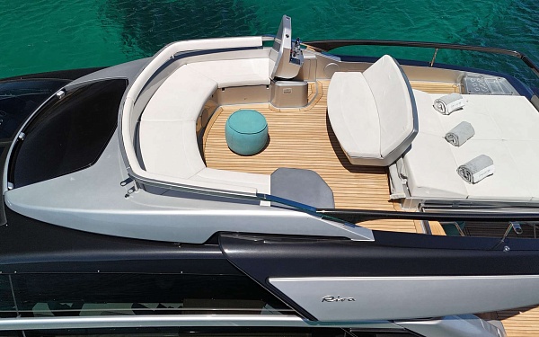 Аренда мега яхты Riva Perseo 76 на Сардинии, Италия